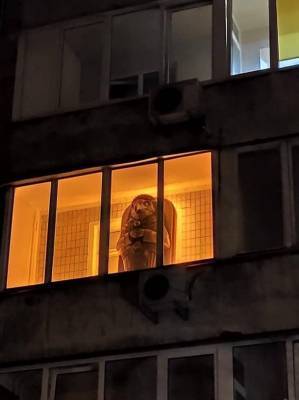 В Киеве на балконе многоэтажного дома заметили саркофаг