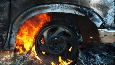 Видео: две фуры столкнулись под Челябинском, один из водителей сгорел заживо