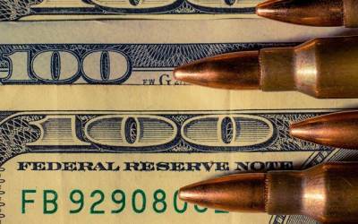 Доллар укрепляется на фоне геополитических факторов