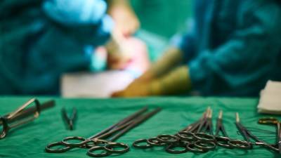 Тюменские врачи успешно удалили мужчине выпирающую из живота гигантскую опухоль