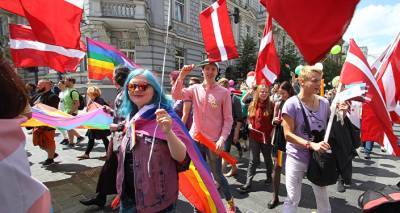 Право наследования в однополых семьях: суд предписал кабмину закрепить льготы