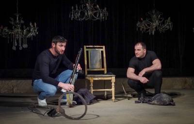 В Москве показали спектакль "В горы за тобой" чеченского драмтеатра