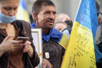 О недовольстве курсом государства заявили почти 70% украинцев