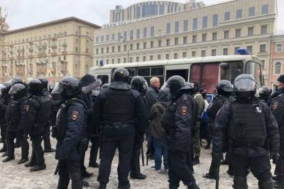 Суд вынес приговор распылившему газ в лицо омоновца в Москве