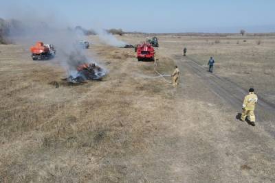 В Астраханской области тушить пожар в заповеднике