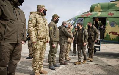 Зеленский об обострении на Донбассе: активизировались вражеские снайперы