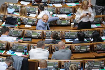 Рада собирает внеочередное заседание: в плане законопроект о штрафах за нарушение самоизоляции