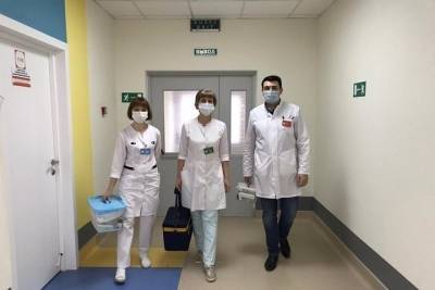 Тамбовские медбригады по вакцинации сделали более 100 прививок коллегам-медикам - tambov.mk.ru - Тамбов