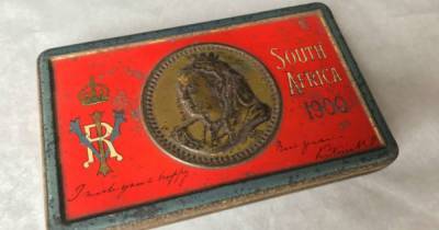 Подарок королевы для солдат: в Британии нашли коробку шоколада, которому более 120 лет
