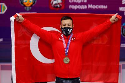 Бывший туркменский штангист, выступающий за Турцию, стал чемпионом Европы