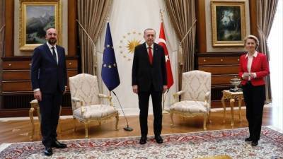 «Сам такой!» — Италия и Турция поссорились из-за отсутствующего стула главы ЕС