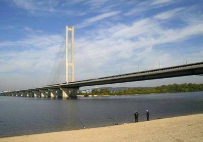 На Южном мосту Киева ограничат движение транспорта