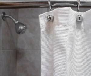 5 советов, как очистить шторы для ванной от грязи и плесени