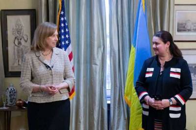 Посла Украины в США раскритиковали за "советский" костюм