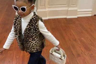 Популярная рэперша купила двухлетней дочери сумки на миллионы рублей