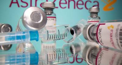 Скандал разгорается: AstraZeneca вдвое сократит поставки вакцин от COVID в ЕС
