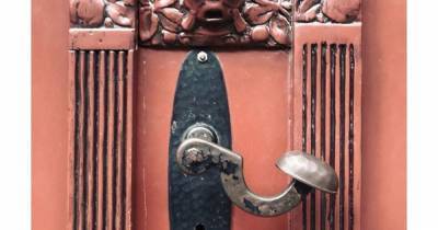 Власти попросили калининградцев поделиться старинными дверными ручками