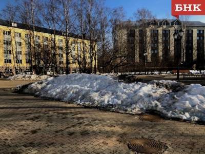 В мэрии Сыктывкара объяснили, что мешает вывезти снег со Стефановской площади