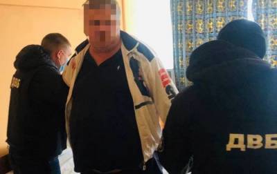 В Киеве участковый полицейский наладил схему сбыта наркотиков
