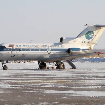 Пассажирский самолет выкатился за пределы полосы в аэропорту Петербурга