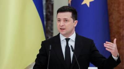 Зеленский ввёл санкции против бывших украинских чиновников