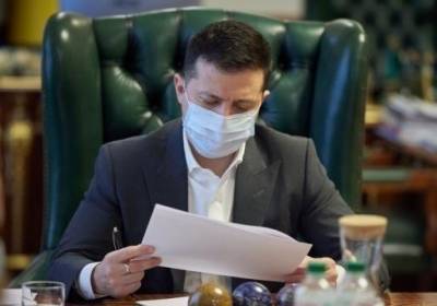 Зеленский ввел в действие санкции против Януковича, Азарова и других экс-чиновников