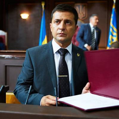 Зеленский ввёл персональные санкции против 27 бывших украинских чиновников