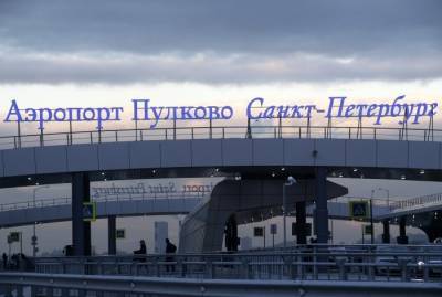 В "Пулково" Як-40 без пассажиров выкатился за пределы ВПП из-за порыва ветра