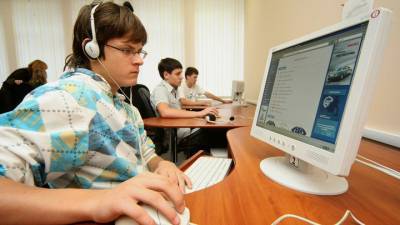 До конца года к интернету подключат все российские школы