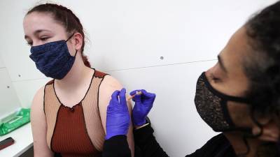 Pfizer подала заявку в США на применение вакцины среди подростков