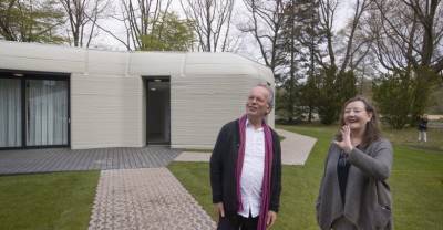 Пенсионеры переехали в первый в Европе напечатанный на 3D-принтере дом