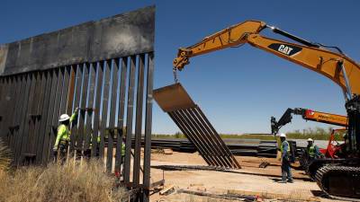 Байден отменил проекты Пентагона по финансированию стены на границе с Мексикой