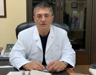 Доктор Мясников раскритиковал россиян за пассивное отношение к вакцинации от COVID-19