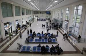 В Узбекистане открывают свободный доступ в здания аэропортов и вокзалов