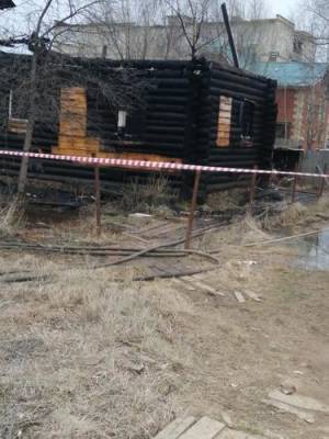 Жилой дом сгорел ночью в городе Кудымкар Пермского края. В результате пожара погибли восемь человек