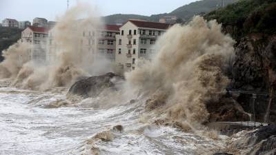 Минимум 11 человек погибли на востоке Китая из-за урагана - iz.ru - Китай - провинция Цзянсу