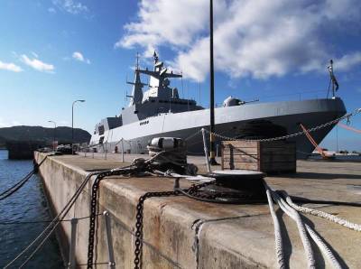 Турецкий фрегат взял под охрану военный корабль США в Черном море на фоне преследований России