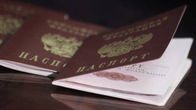 Госслужащих обязали сообщать о наличии иностранного гражданства