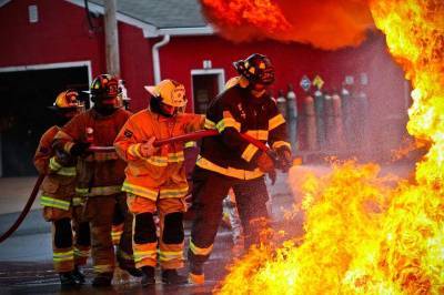 Пожар в жилом доме в Пермском крае унес жизни восьми человек, включая двоих детей