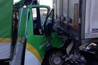 В Тверской области водителя зажало в машине после ДТП