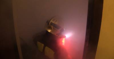 Лайф и пожарные сняли видеоинструкцию, как спастись из огня в квартире
