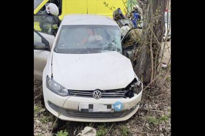В Башкирии автомобилист врезался в дерево и погиб