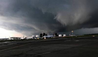 Из-за непогоды в аэропорту Сочи застряли две тысячи пассажиров