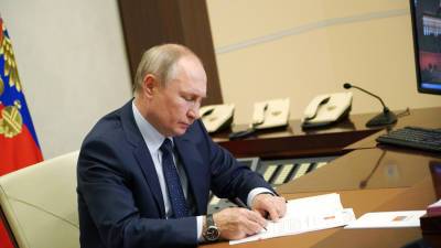 Штрафы за материалы СМИ-иноагентов без маркировки и отмена «дня тишины»: Путин подписал ряд законодательных актов