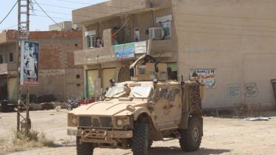 Американцы вывезли десять грузовиков с сирийским зерном в Ирак