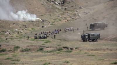 В Кыргызстане заявили, что Таджикистан стягивает военную технику к границе