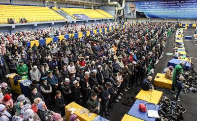 Тысячи ульяновских мусульман собрались в «Волга-Спорт-Арене» на областной ифтар