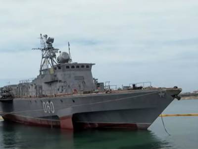 В оккупированном Севастополе военные корабли режут прямо на пляжах