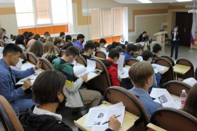 В Астрахани более шести тысяч участников написали «Диктант Победы»