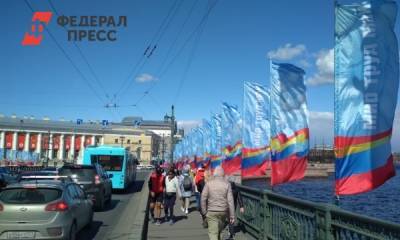 Как Петербург отмечает Первомай: без митингов и шествий, но с символикой